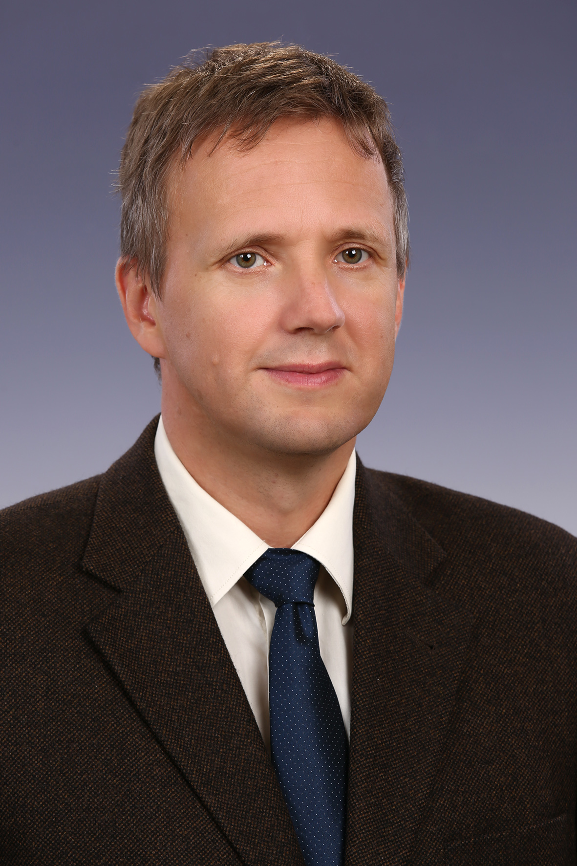 Dr.  Péter Viktor Nagy
